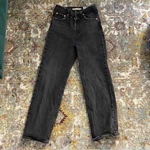 Black Levi’s rib cage jeans size 25